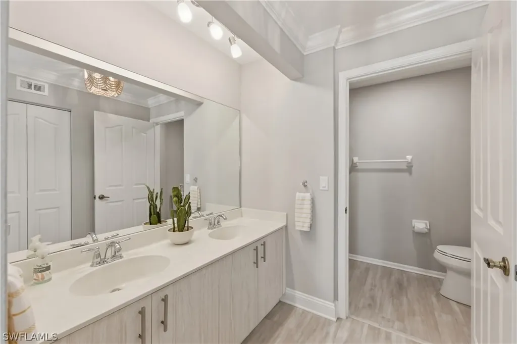 800 New Waterford Drive Naples FL 34104
