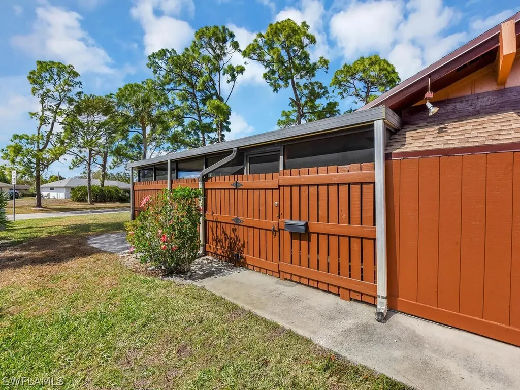 5620 Foxlake Drive North Fort Myers FL 33917