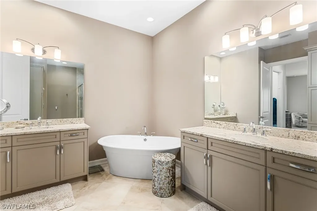 7825 Hawthorne Drive Naples FL 34113