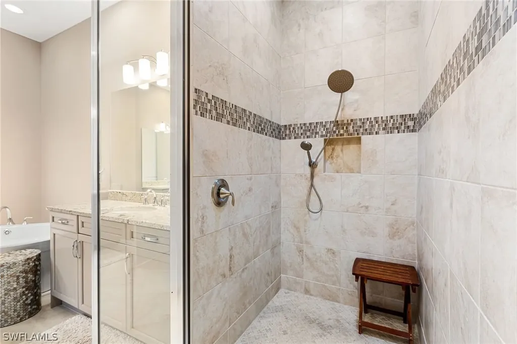 7825 Hawthorne Drive Naples FL 34113