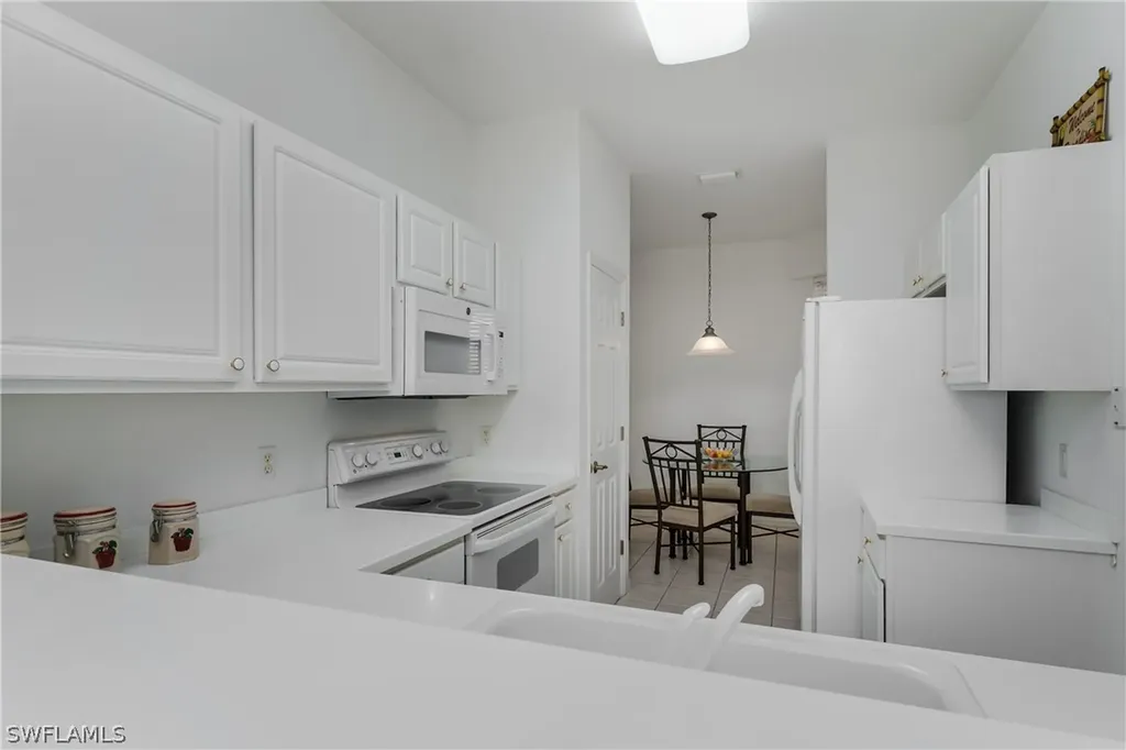 3972 Bishopwood Court E Naples FL 34114