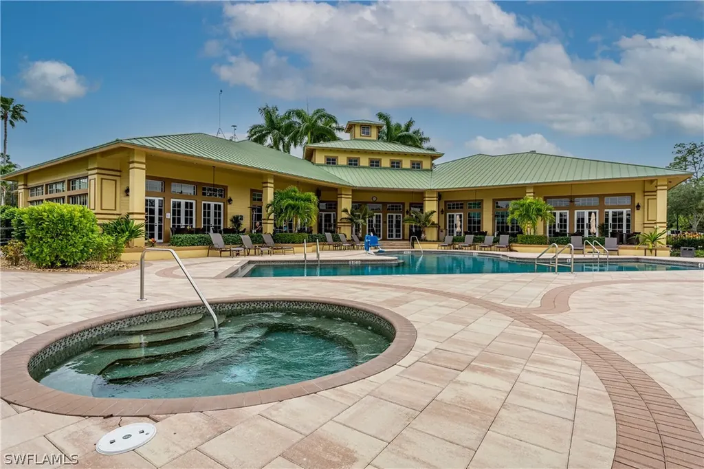 3972 Bishopwood Court E Naples FL 34114