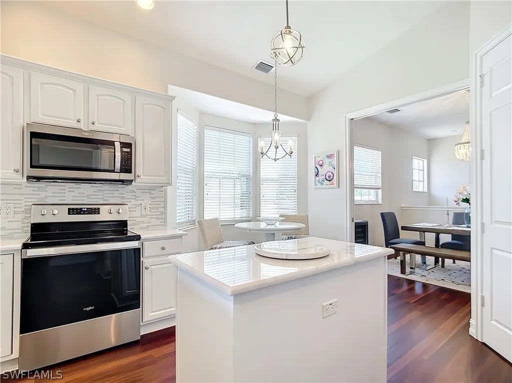4752 Stratford Court Naples FL 34105