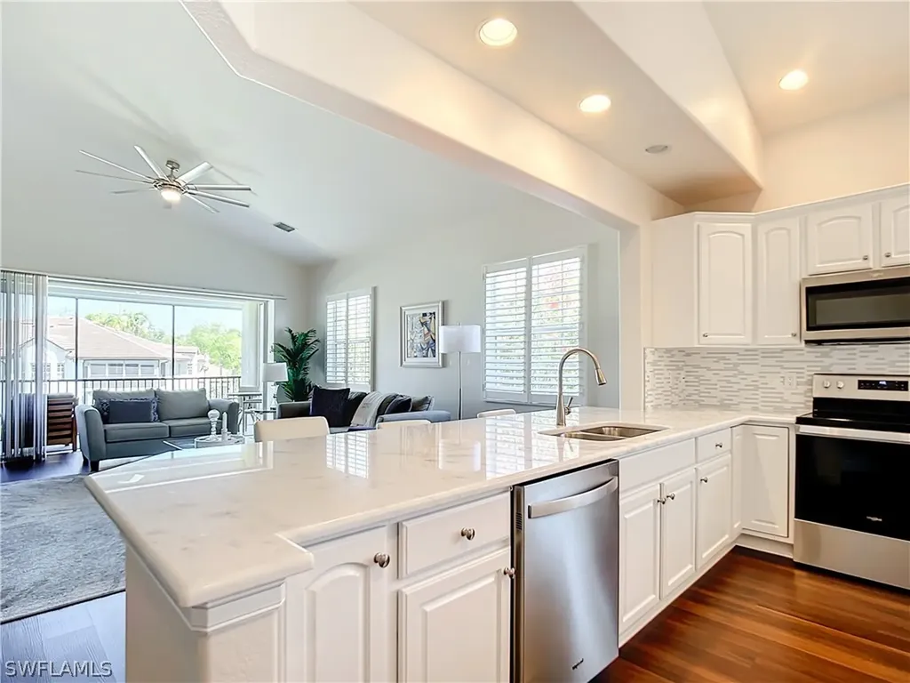 4752 Stratford Court Naples FL 34105