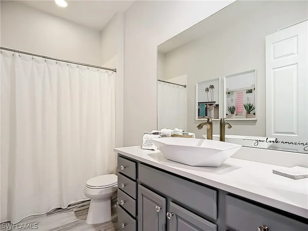 4752 Stratford Court Naples FL 34105