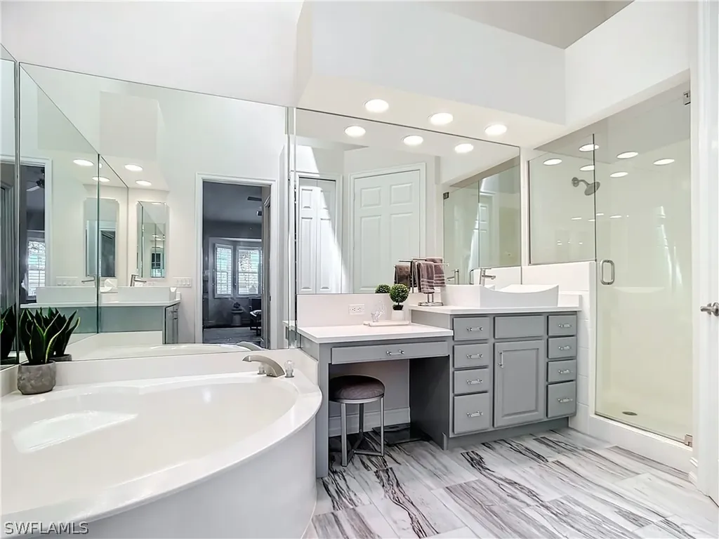 4752 Stratford Court Naples FL 34105