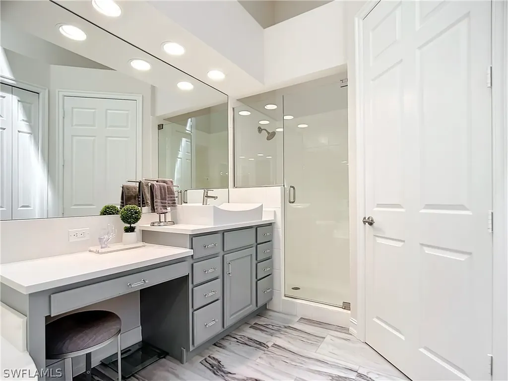 4752 Stratford Court Naples FL 34105