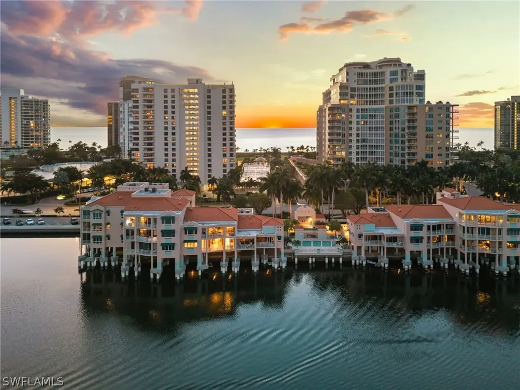 Naples FL, 4500 Gulf Shore Boulevard N, Unit 141