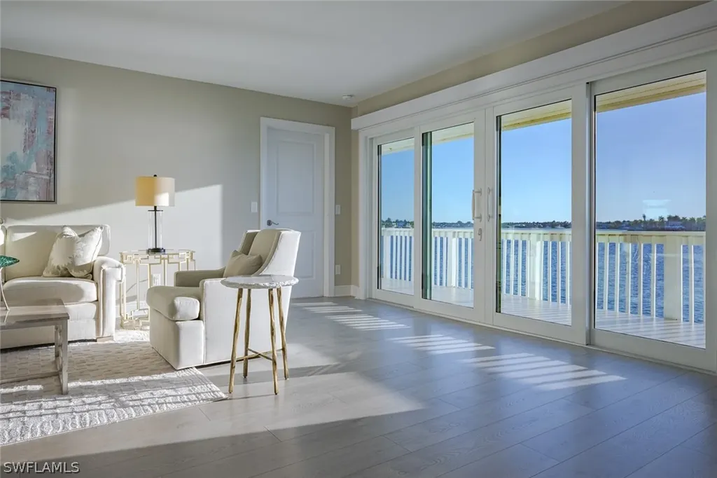 1302 Chesapeake Avenue Naples FL 34102