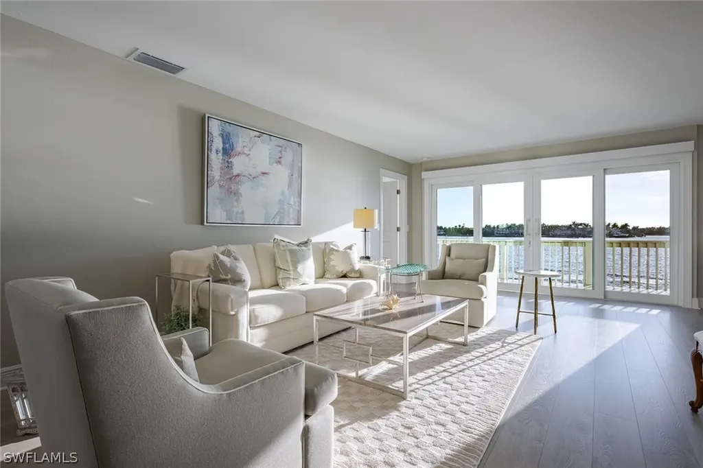 1302 Chesapeake Avenue Naples FL 34102