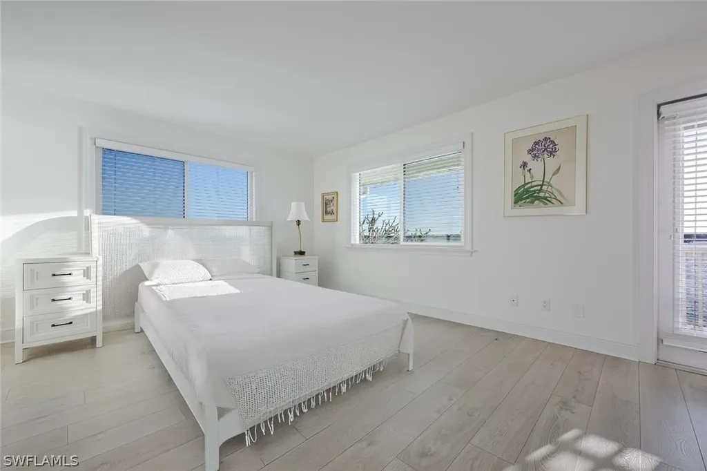 1302 Chesapeake Avenue Naples FL 34102