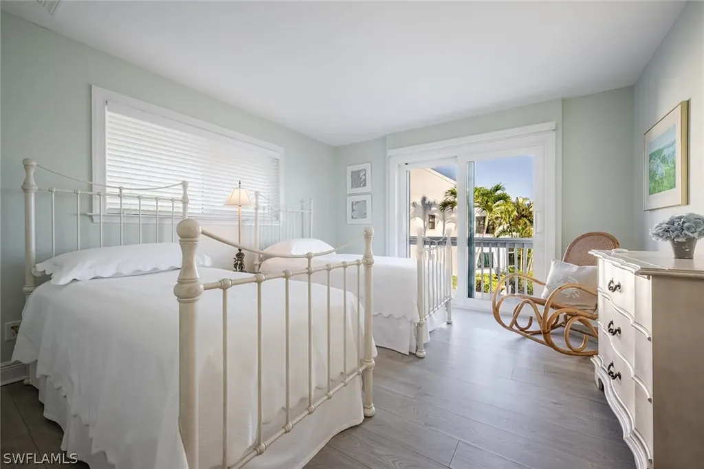 1302 Chesapeake Avenue Naples FL 34102