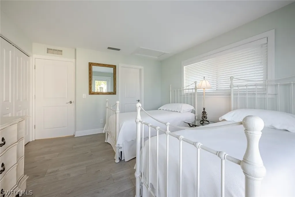 1302 Chesapeake Avenue Naples FL 34102