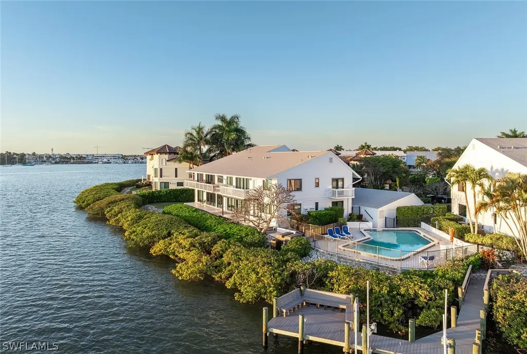 1302 Chesapeake Avenue Naples FL 34102