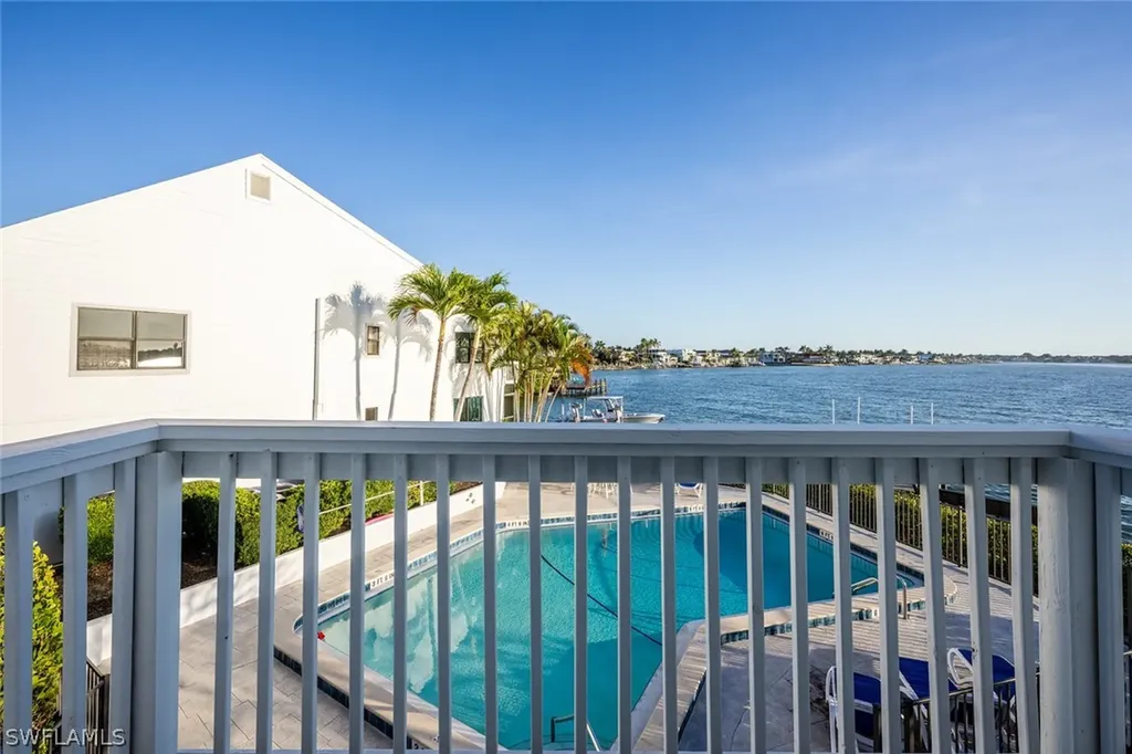 1302 Chesapeake Avenue Naples FL 34102