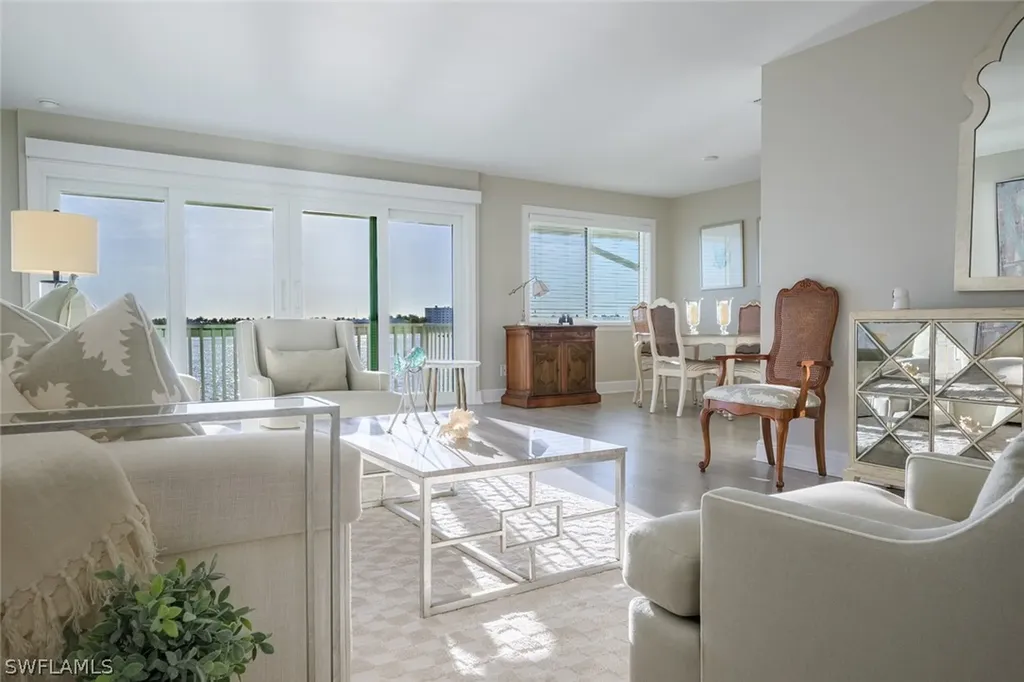 1302 Chesapeake Avenue Naples FL 34102
