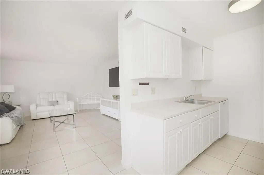 4635 Bayshore Drive Naples FL 34112