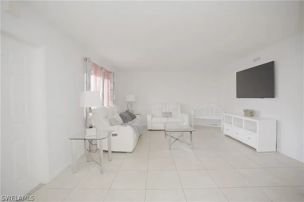 4635 Bayshore Drive Naples FL 34112