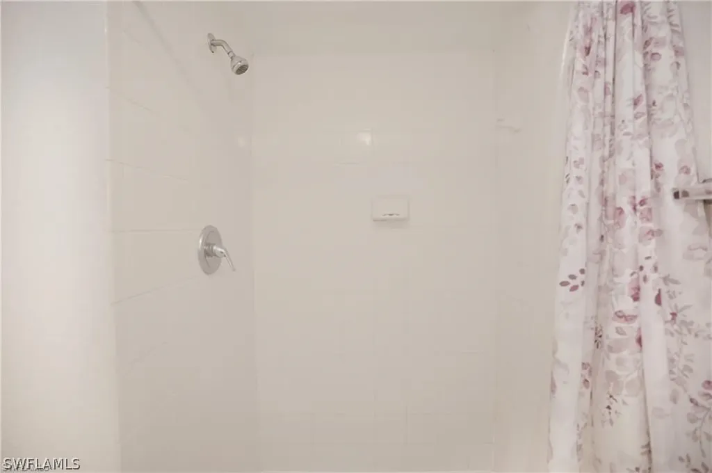 4635 Bayshore Drive Naples FL 34112