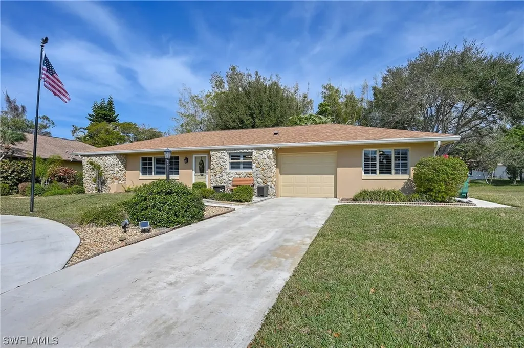 20 Maui Circle Naples FL 34112