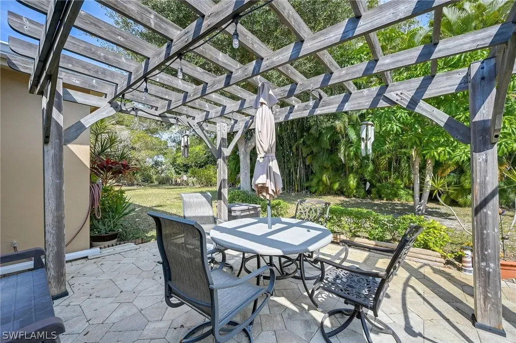 20 Maui Circle Naples FL 34112