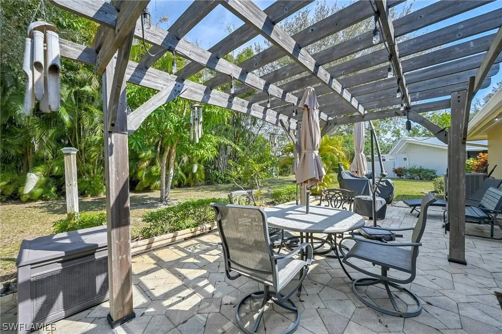 20 Maui Circle Naples FL 34112
