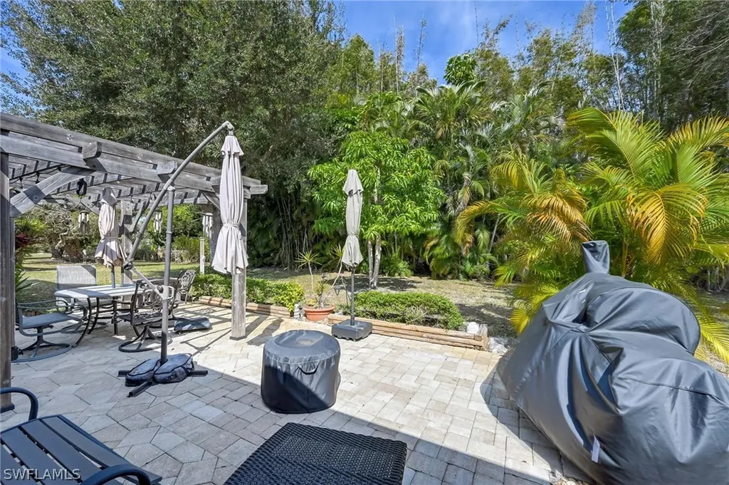 20 Maui Circle Naples FL 34112