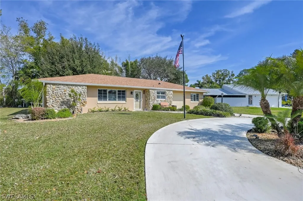 20 Maui Circle Naples FL 34112