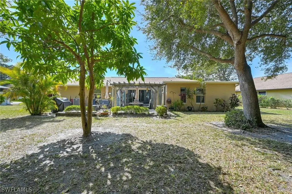 20 Maui Circle Naples FL 34112