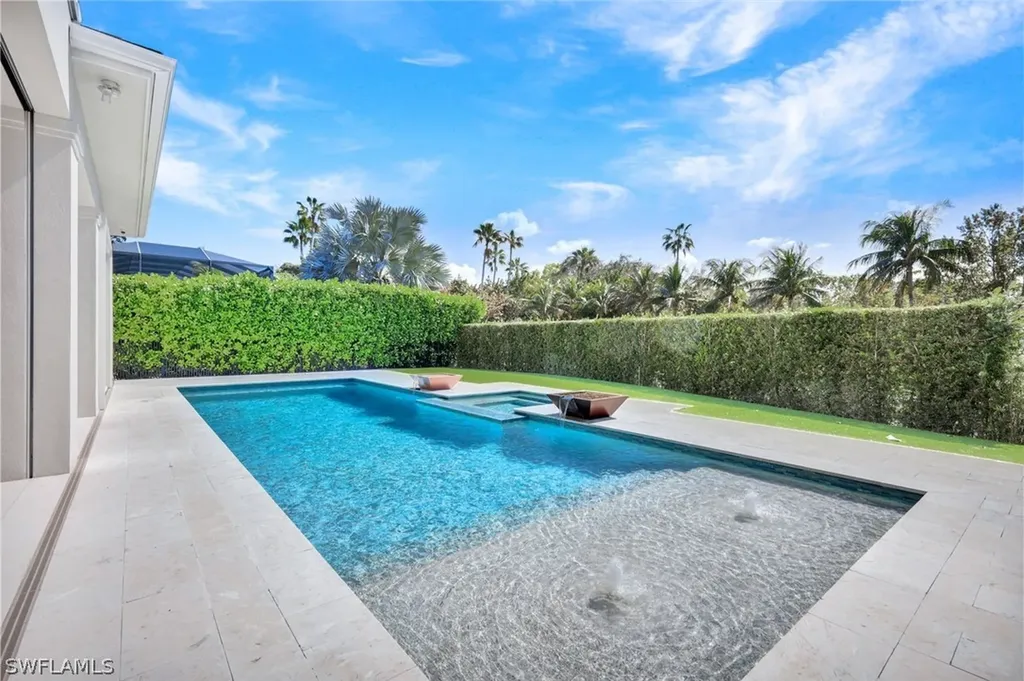 6892 Leeward Way Naples FL 34109