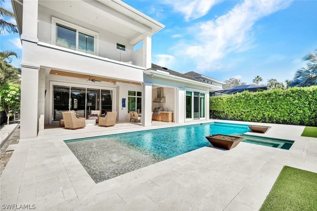 6892 Leeward Way Naples FL 34109
