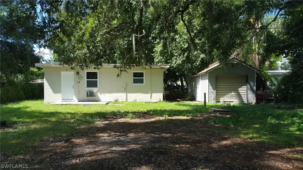 76 Crescent Lake Drive North Fort Myers FL 33917