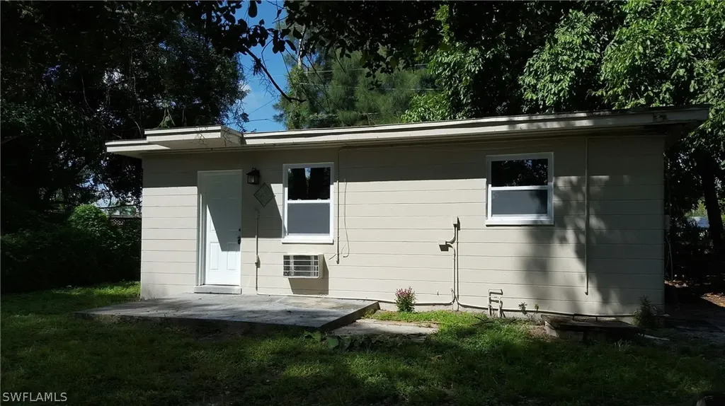 76 Crescent Lake Drive North Fort Myers FL 33917
