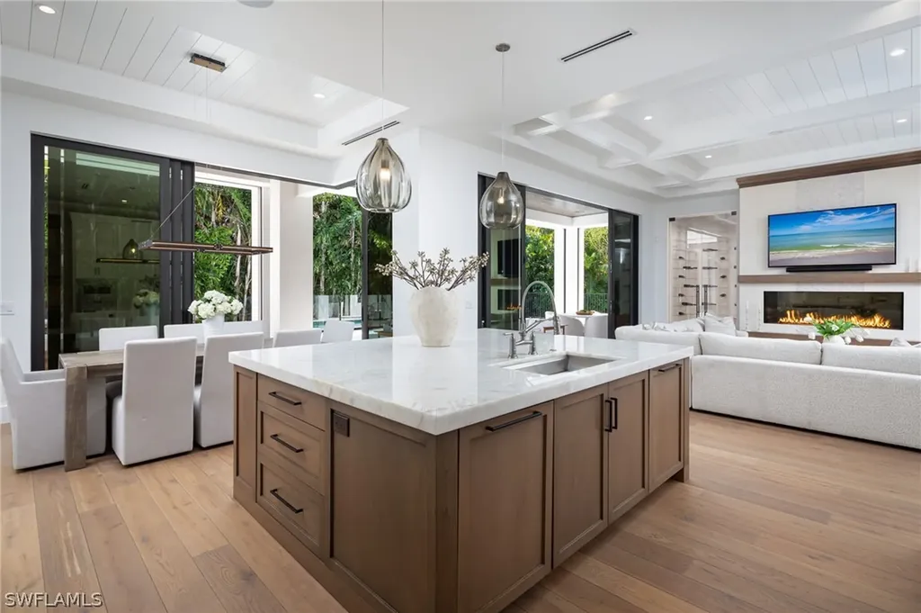 3636 Crayton Road Naples FL 34103
