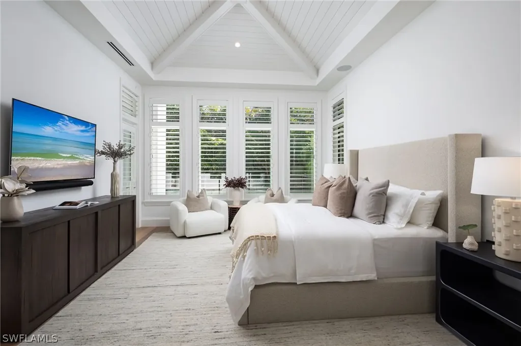 3636 Crayton Road Naples FL 34103