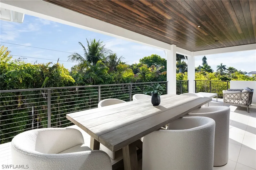 3636 Crayton Road Naples FL 34103
