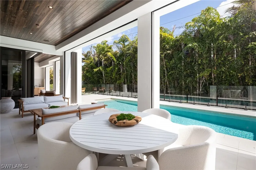 3636 Crayton Road Naples FL 34103