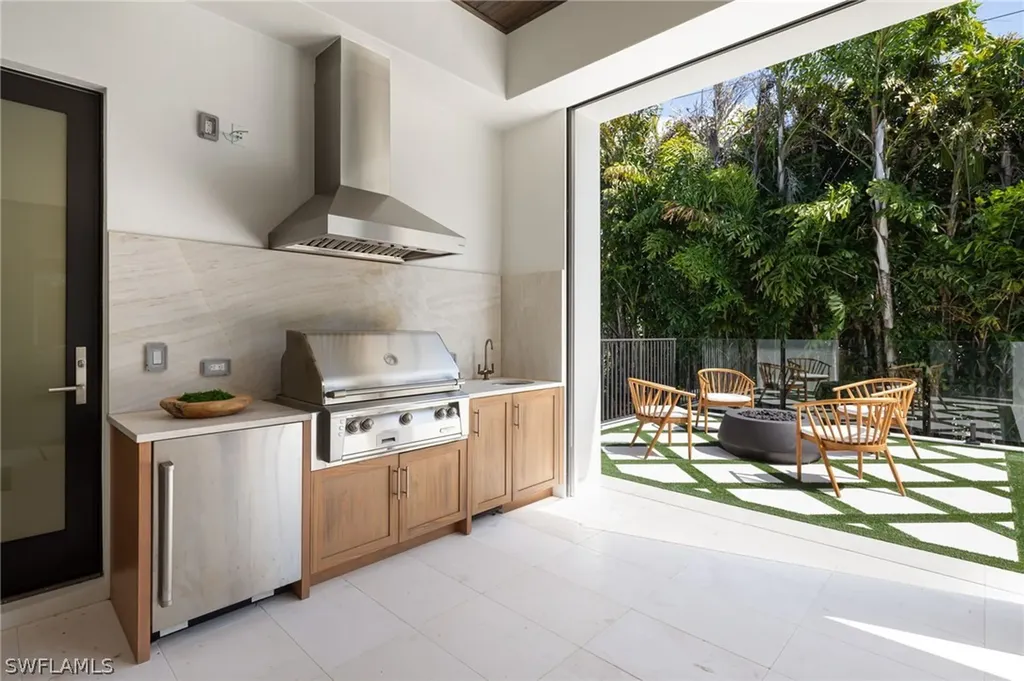 3636 Crayton Road Naples FL 34103