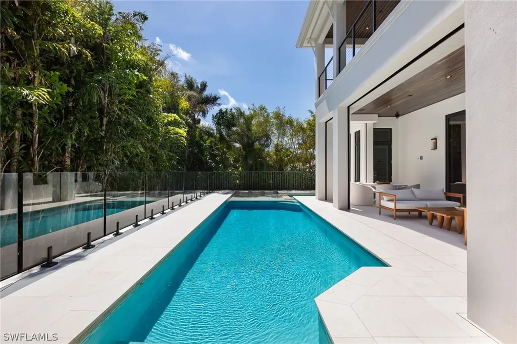 3636 Crayton Road Naples FL 34103