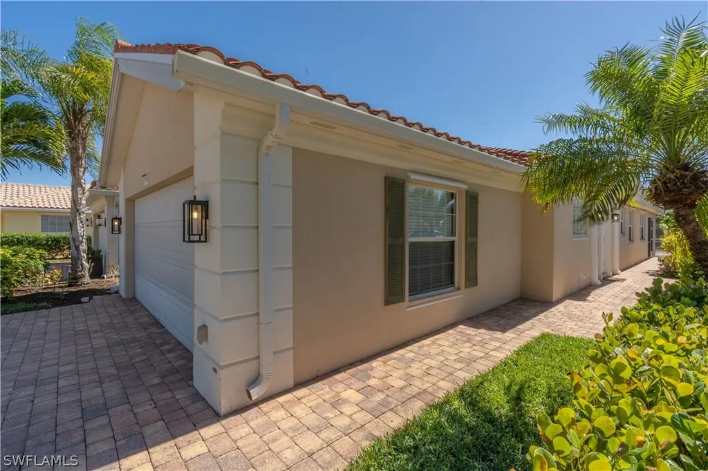 Naples FL, 7848 Ionio Court