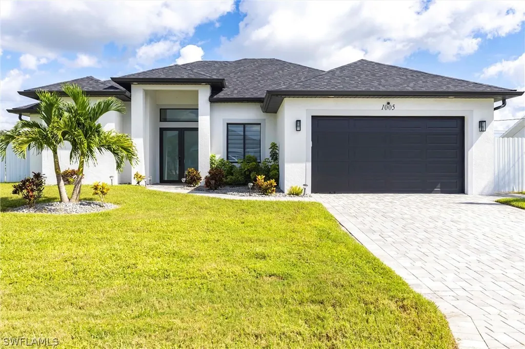 1005 NE 9th Terrace Cape Coral FL 33909