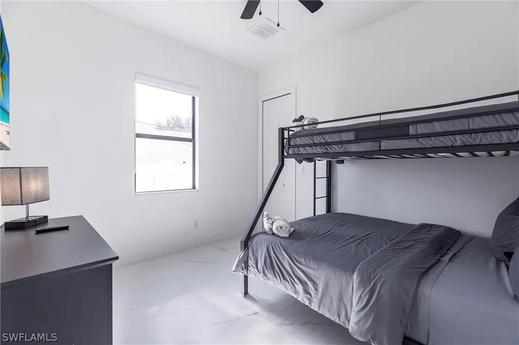 1005 NE 9th Terrace Cape Coral FL 33909