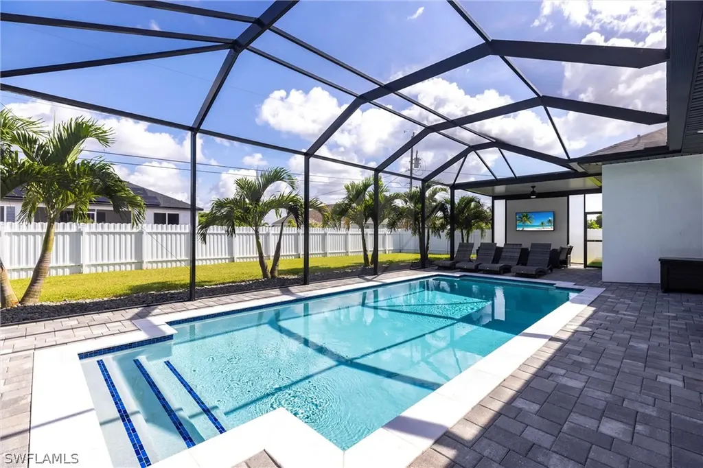 1005 NE 9th Terrace Cape Coral FL 33909