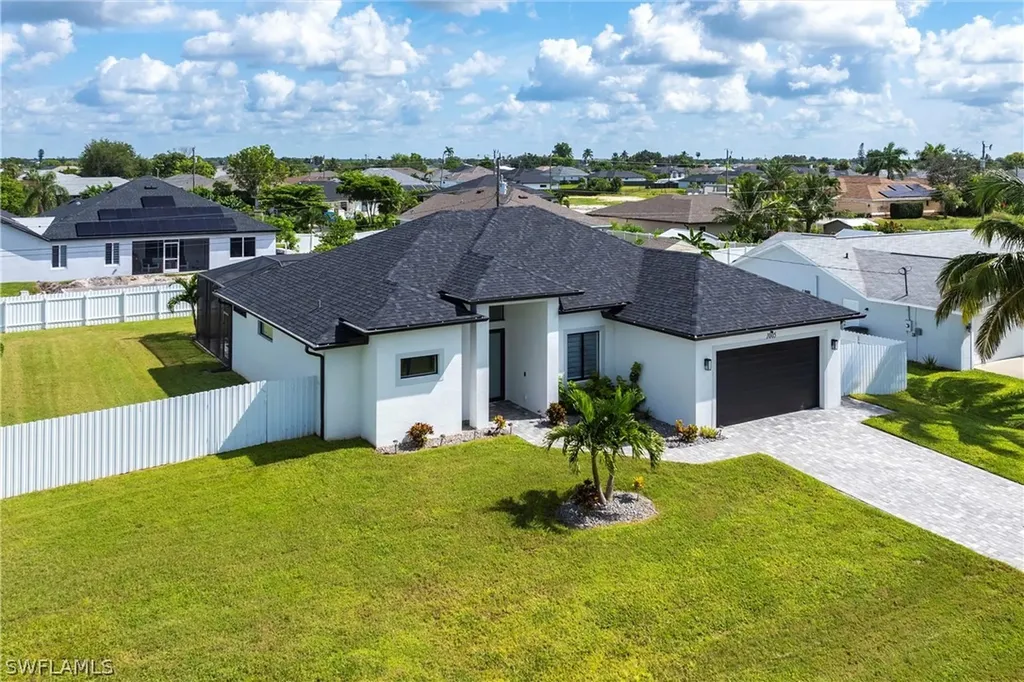 1005 NE 9th Terrace Cape Coral FL 33909