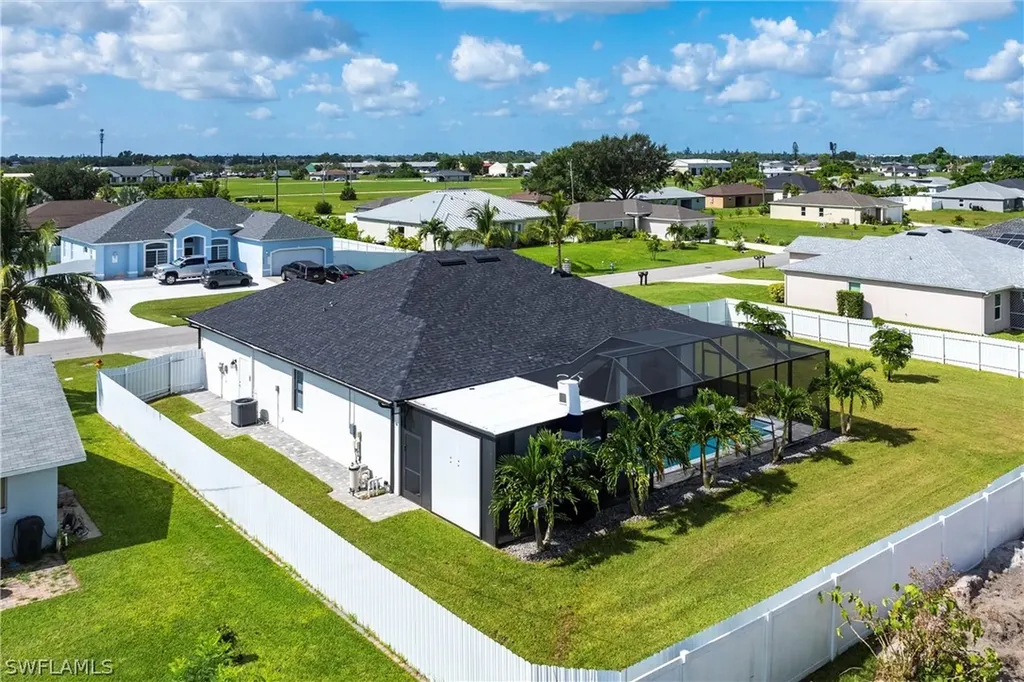 1005 NE 9th Terrace Cape Coral FL 33909