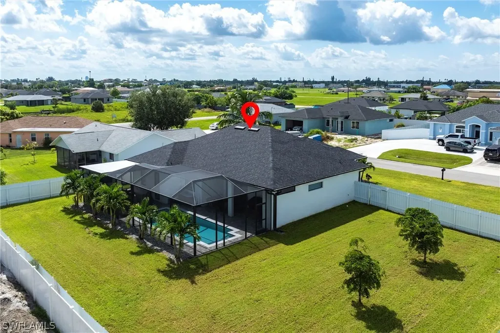 1005 NE 9th Terrace Cape Coral FL 33909