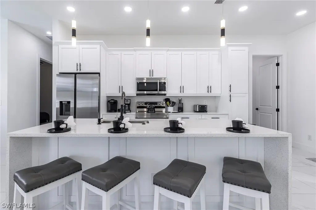 1005 NE 9th Terrace Cape Coral FL 33909