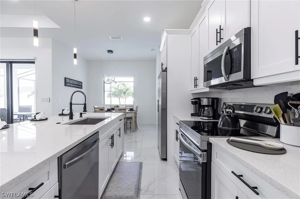 1005 NE 9th Terrace Cape Coral FL 33909