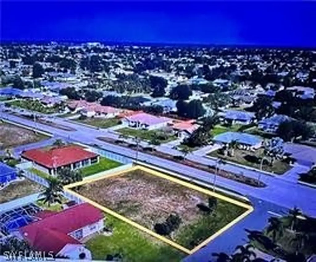 627 SE 18th Street Cape Coral FL 33990