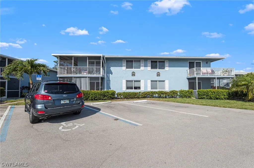 256 Palm Drive Naples FL 34112